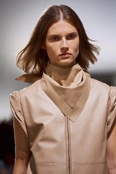 Look 57